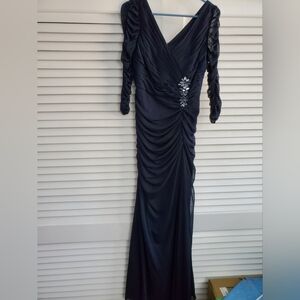 Adrianna Papell Elegant dark blue Evening Gown size 6